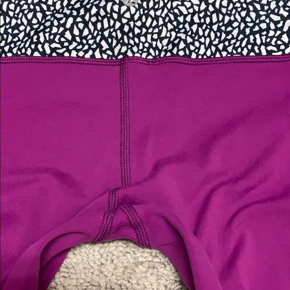 Lululemon Reversible Leggings Sz 4 - Picture 9 of 16